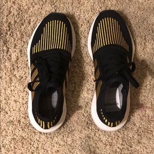 NWT Adidas Black & Gold Swift Run Size 7